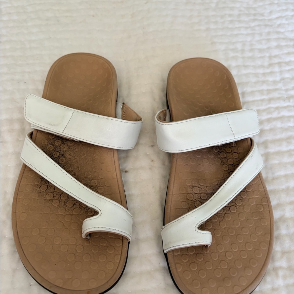 Vionic Tide Morgan White Leather Adjustable Strap Sandals